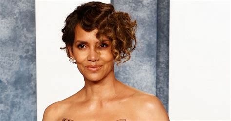 halle berry balcony|Halle Berry, 56, strips completely NUDE as fans rush to。